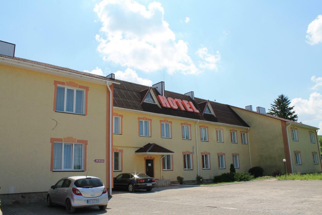 Kremin Hotel Kremenetsʼ Exterior foto